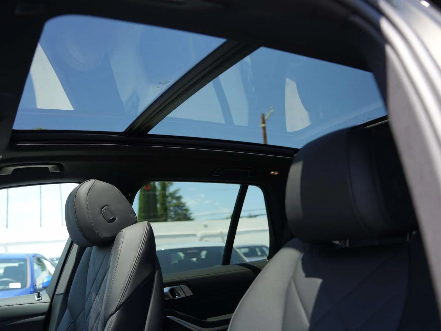 New 2026 Manhattan Green Metallic BMW sDrive40i image 17