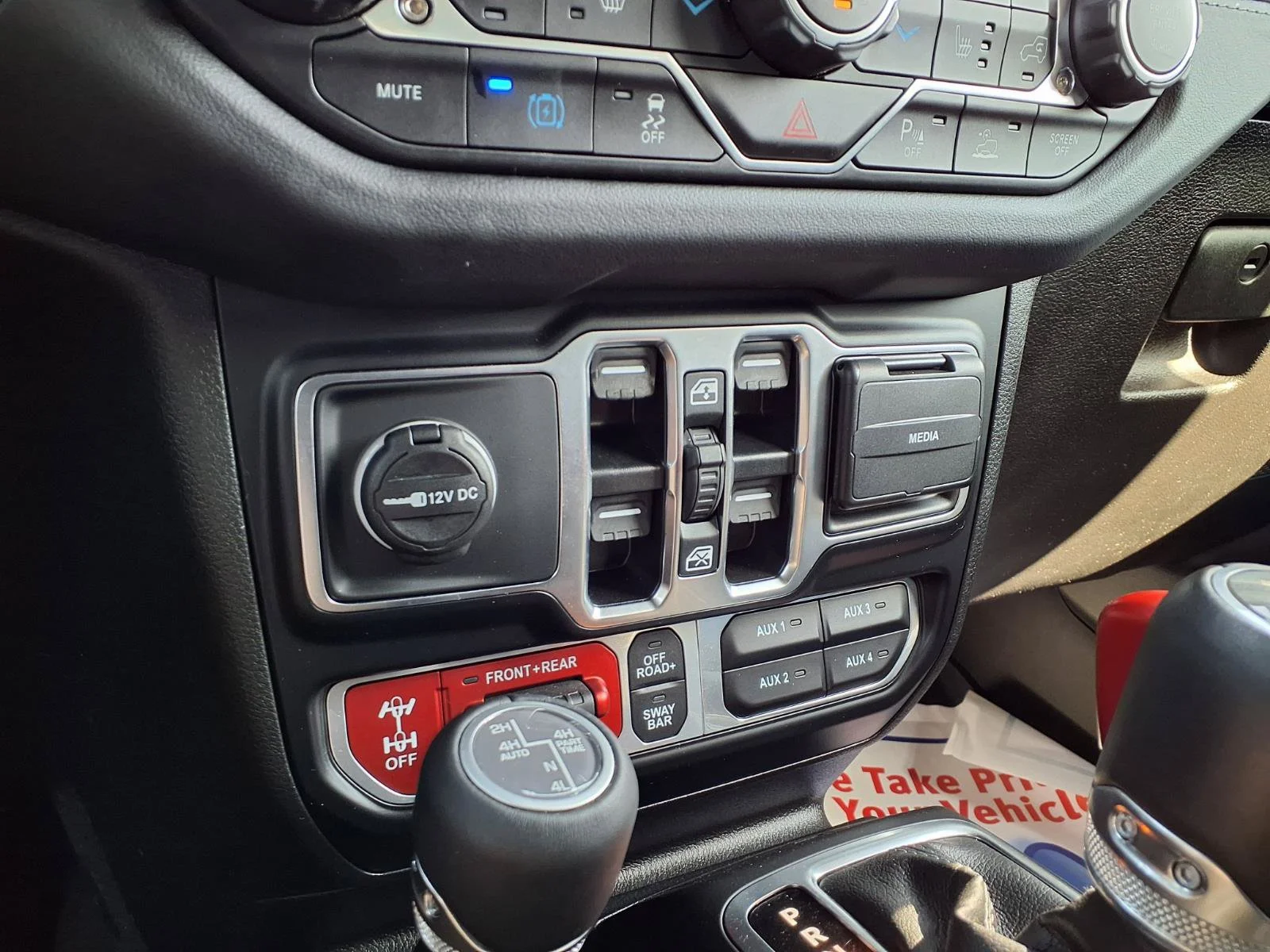 Used 2024 Hydro Blue Pearlcoat Jeep Rubicon image 7