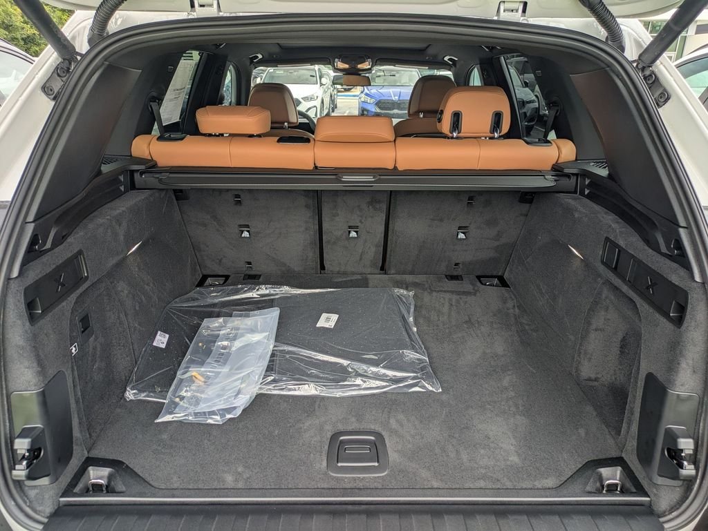 New 2026 Mineral White Metallic BMW xDrive40i image 23