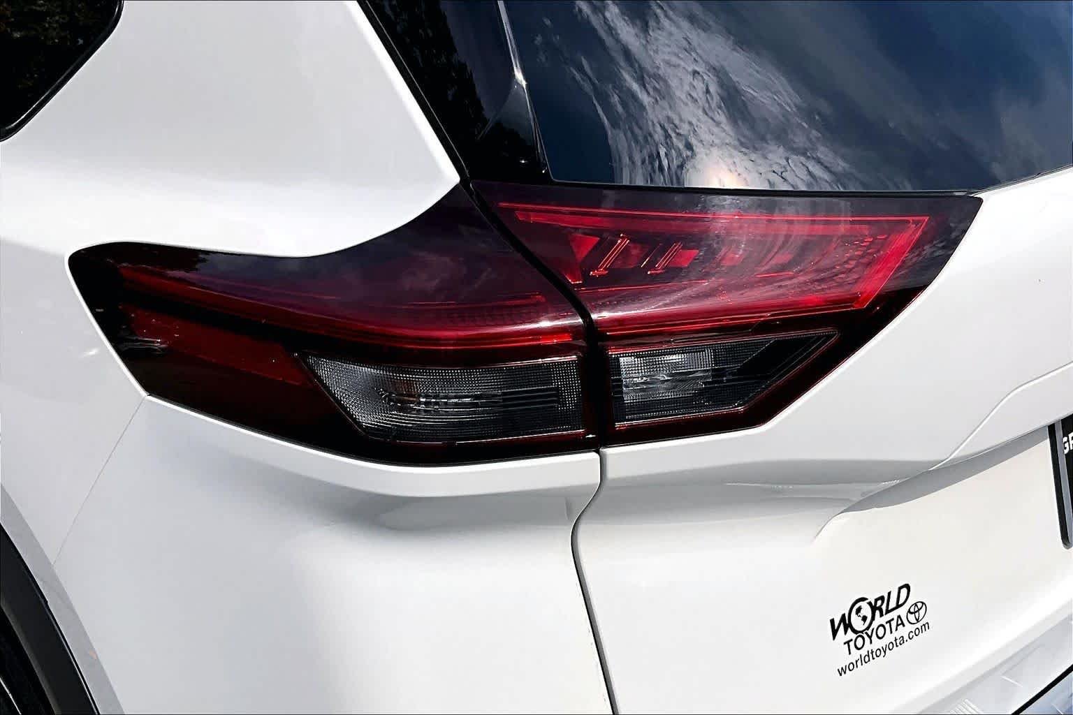 Used 2023 Pearl White Tricoat/Super Black Nissan Platinum image 29