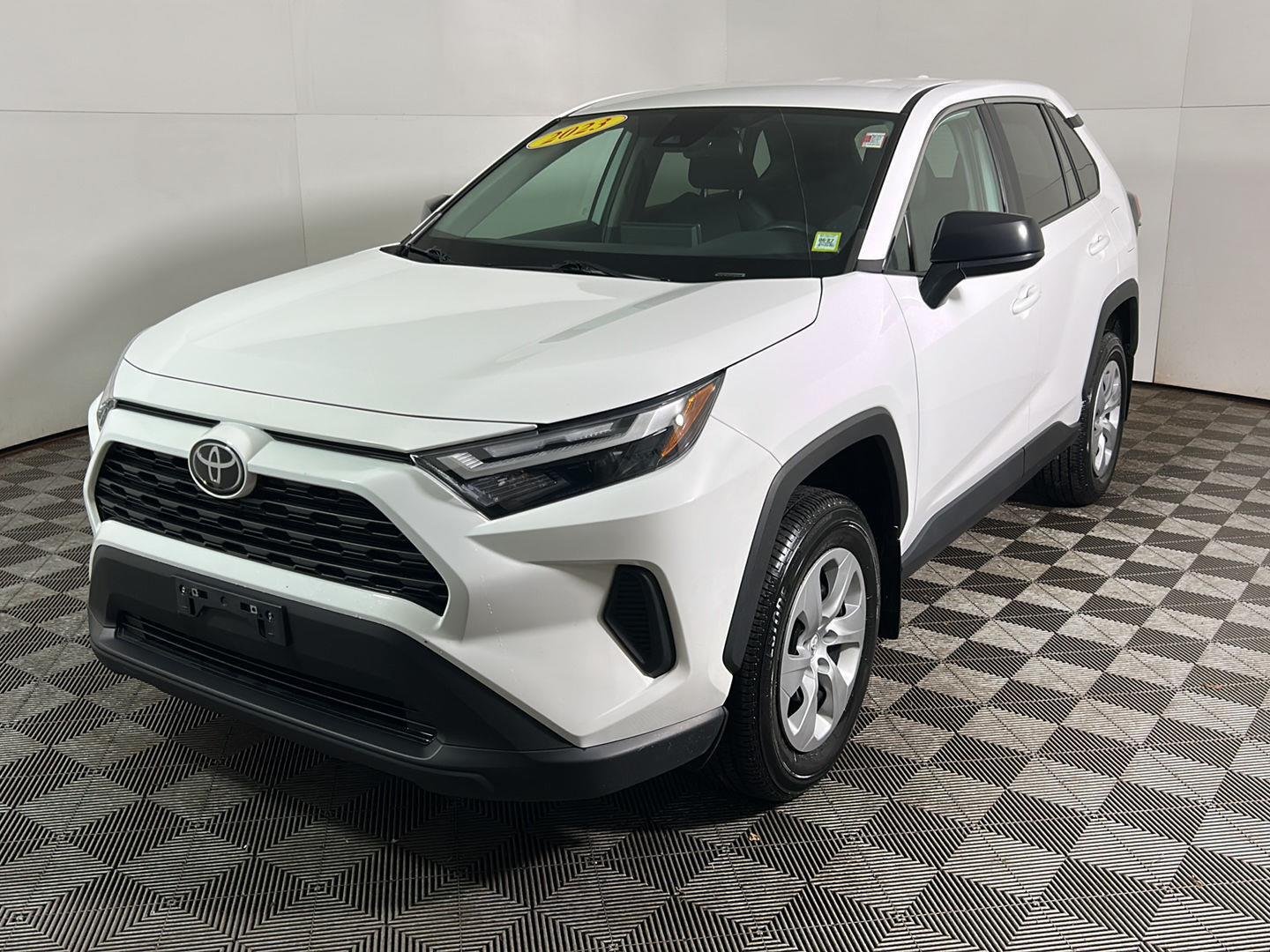Used 2023 Ice Cap Toyota LE image 12