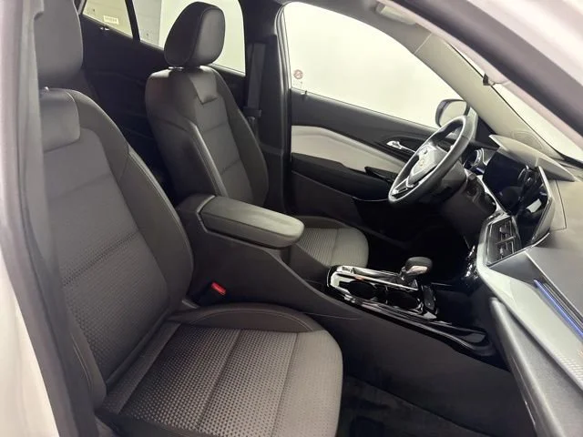 Used 2025 Summit White Chevrolet LT image 17