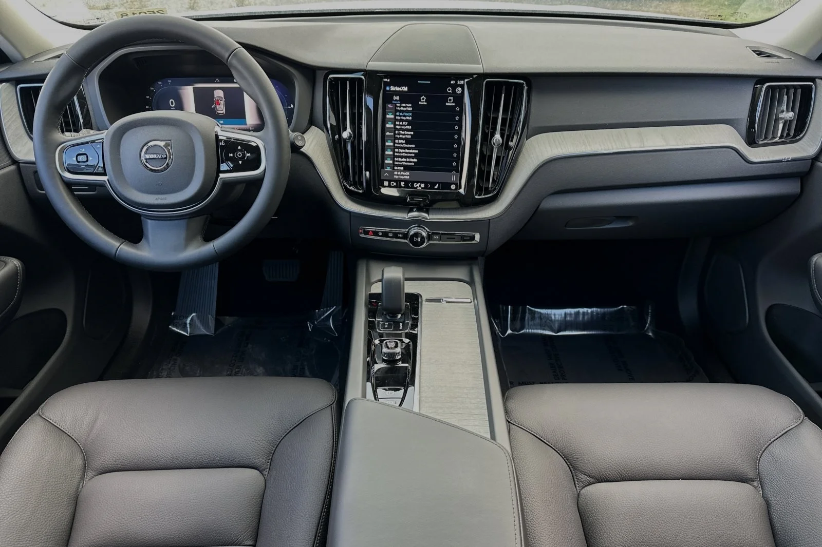 Used 2025 Bright Dusk Volvo T8 Plus image 3