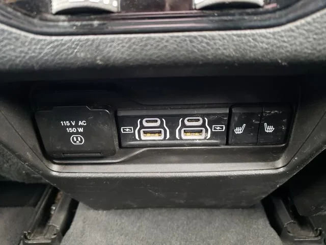 Used 2023  Jeep Limited image 13