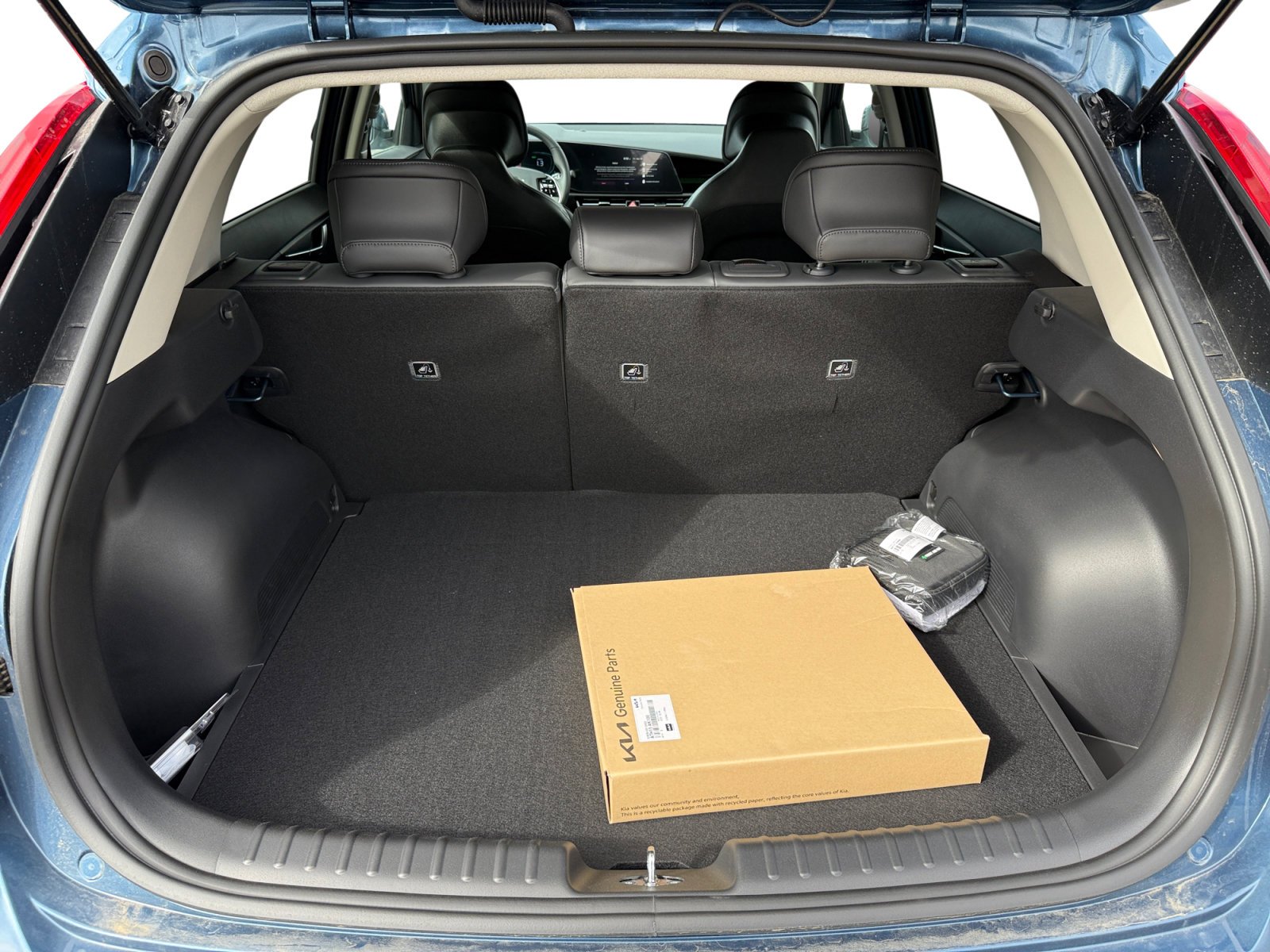New 2026 Mineral Blue Kia EX image 17