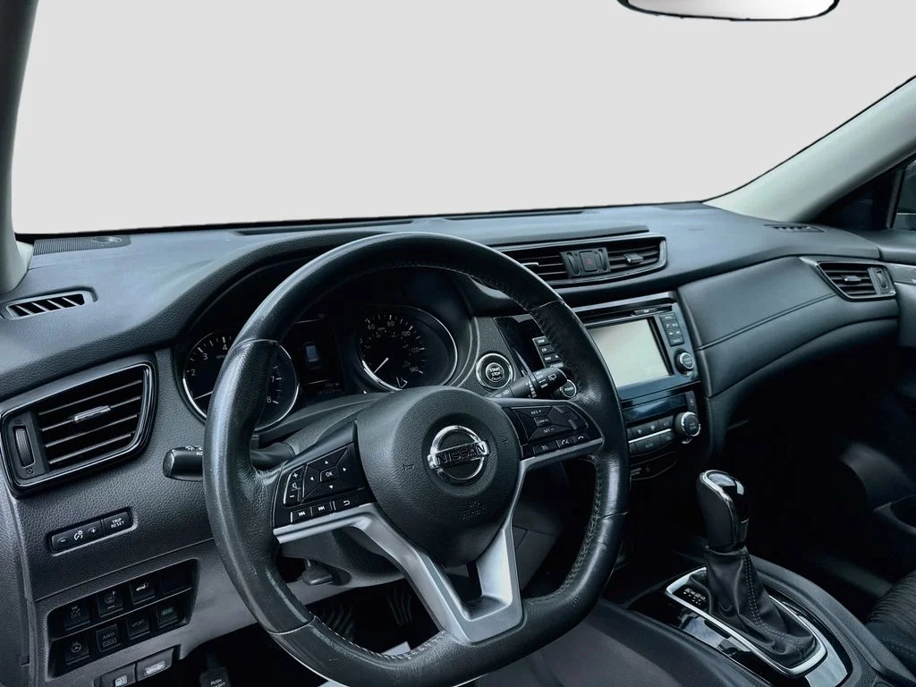 Used 2017 Blue Nissan SV image 9