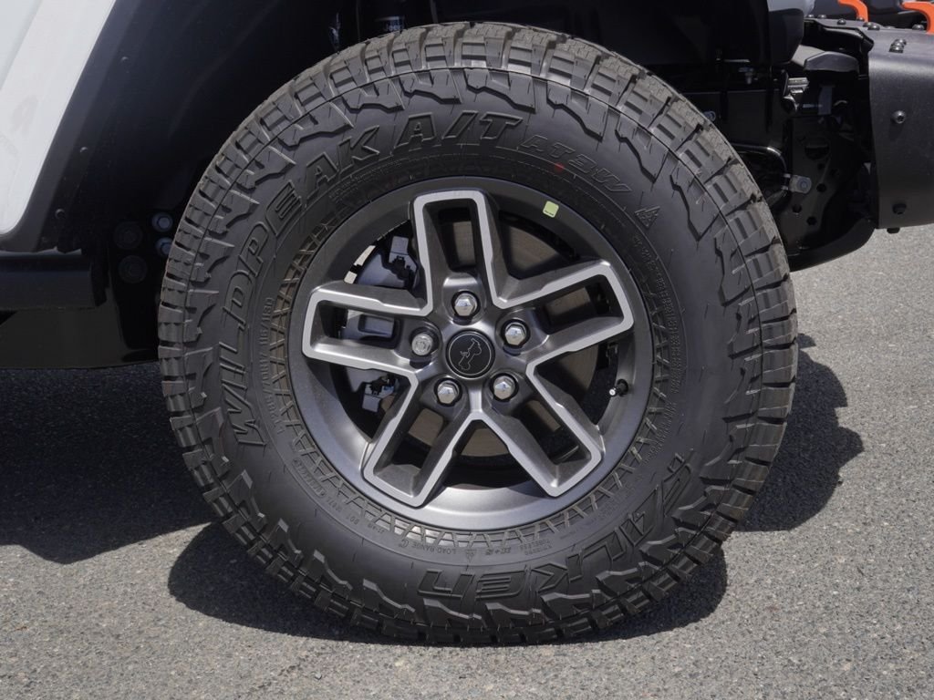 New 2026 Bright White Clear-Coat Exterior Paint Jeep Mojave image 9