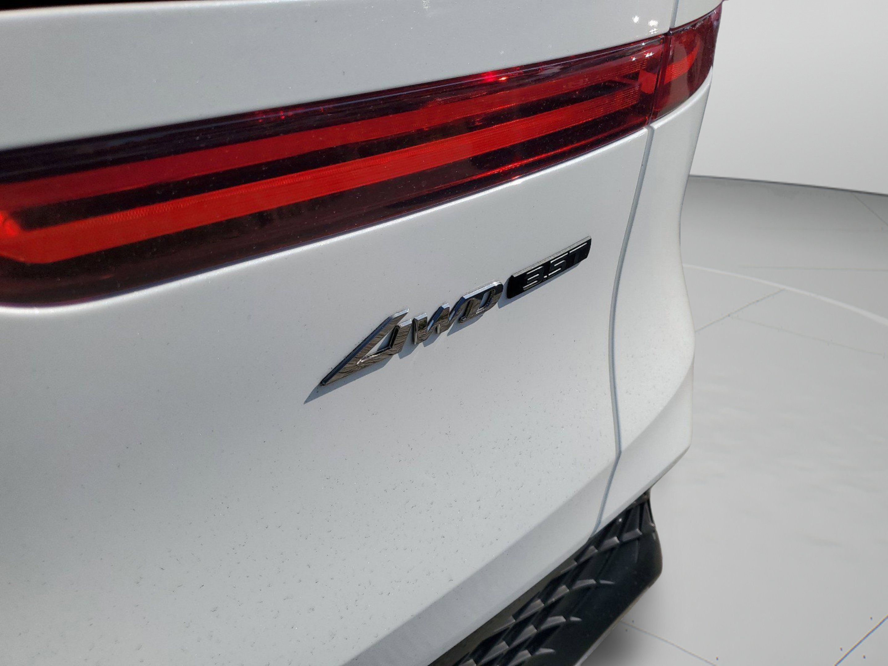 New 2025 Uyuni White Genesis 3.5T Sport image 8