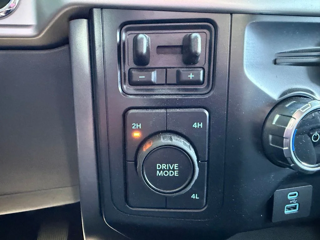 Used 2023 Silver Ford XLT image 26