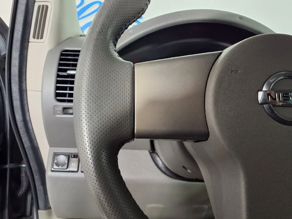 Used 2008 Gray Nissan LE image 17