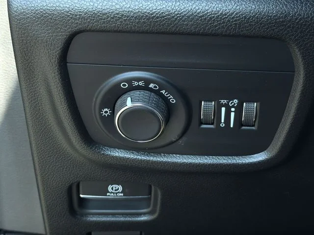 Used 2025 Black Jeep Laredo image 29