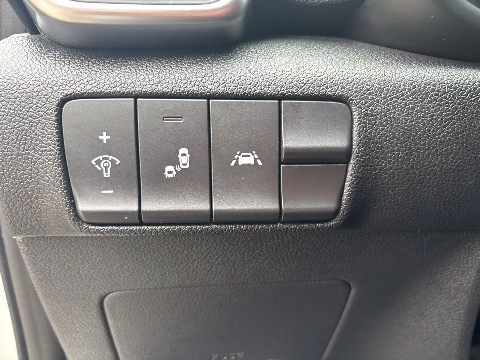 Used 2021 Clear White Kia LX image 21