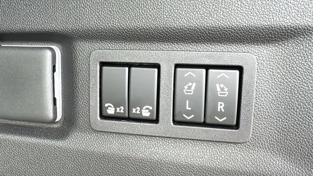 2026 Chevrolet Suburban Premier - Photo 12