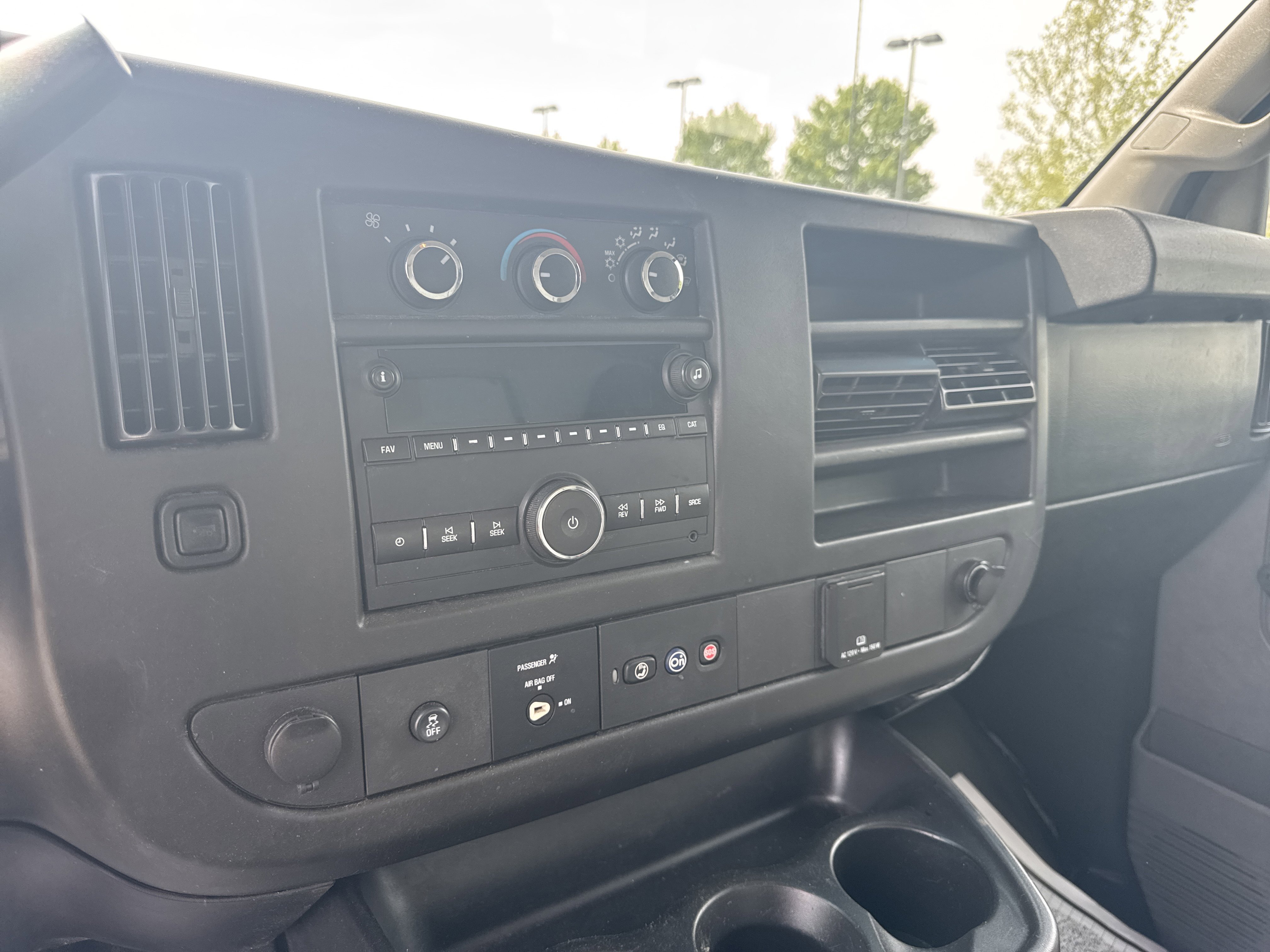Used 2018 Summit White Chevrolet  image 18
