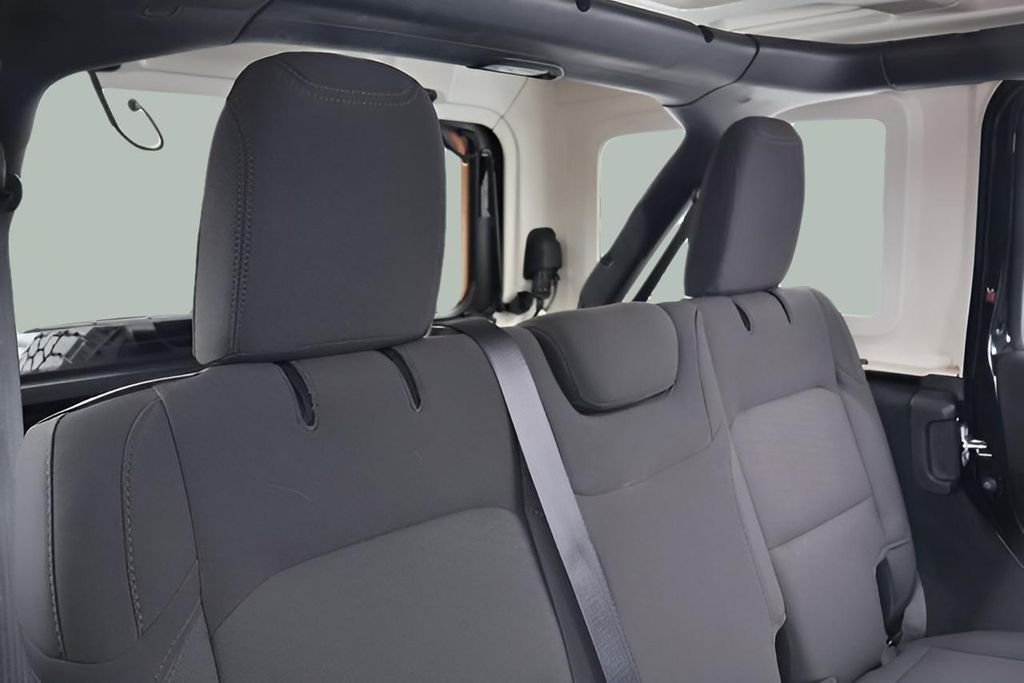 Used 2022 Black Jeep Unlimited Sahara image 17