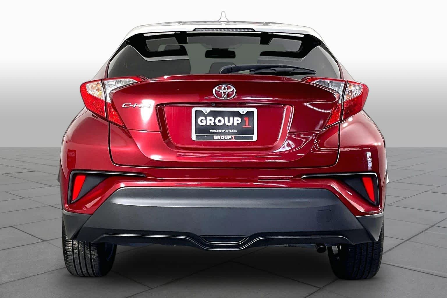 Used 2018 Iceberg/Ruby Flare Pearl Toyota XLE image 5