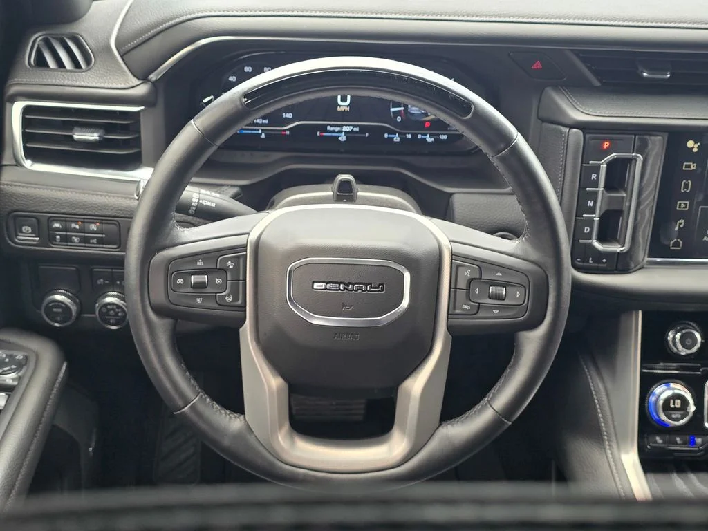 Used 2024 White GMC Denali image 19