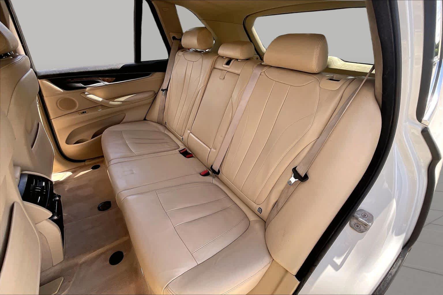 Used 2015 Alpine White BMW sDrive35i image 18