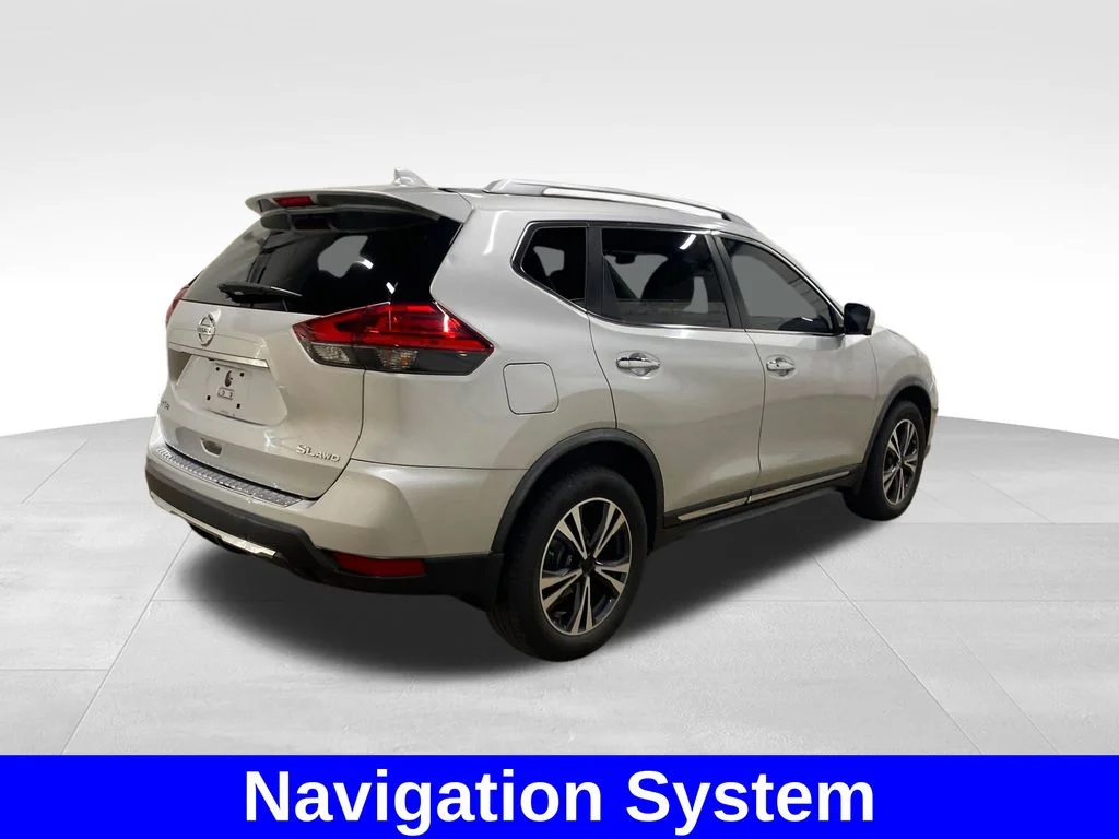 Used 2017 Silver Nissan SL image 4