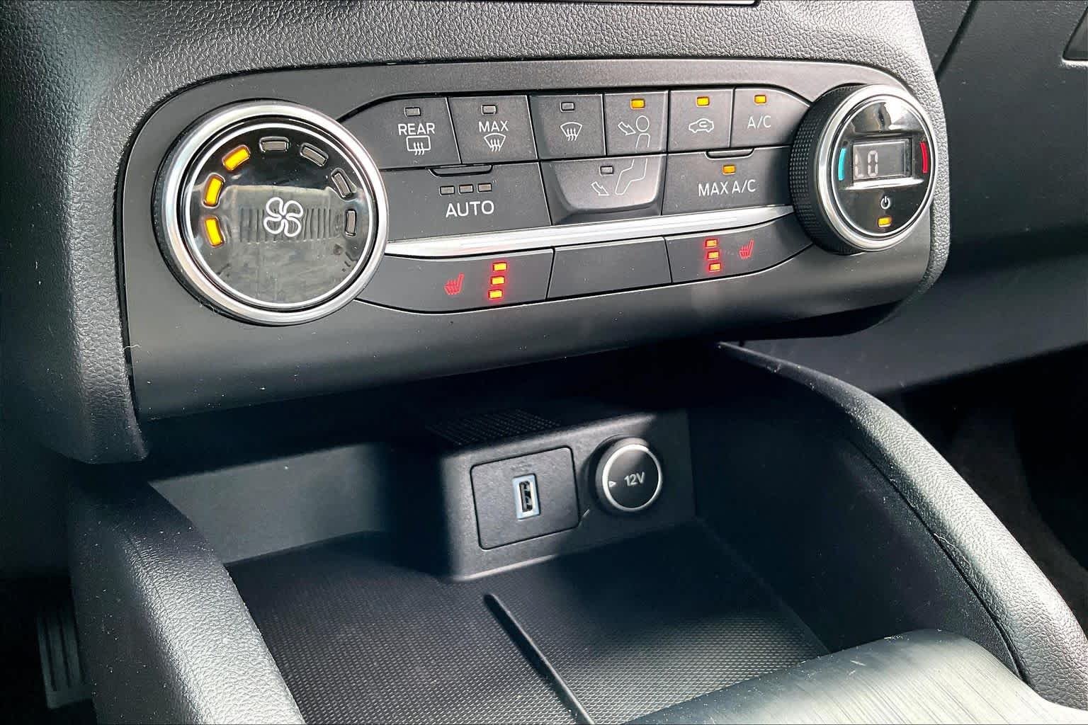 Used 2020 Magnetic Ford SE image 34