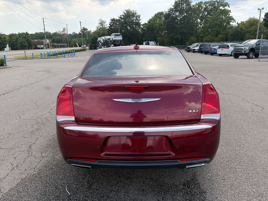 Used 2016 Velvet Chrysler Limited image 4