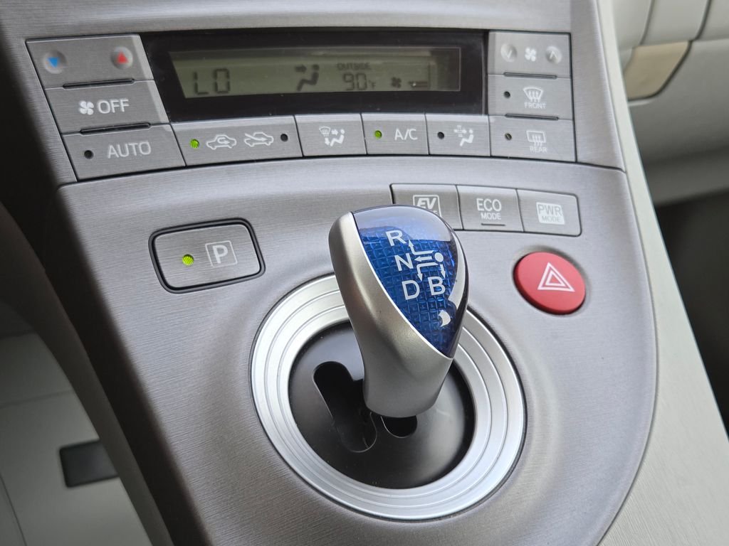 Used 2014 Beige Toyota Three image 27
