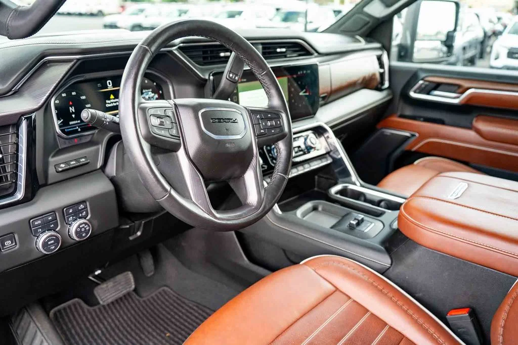 Used 2025 Silver GMC Denali Ultimate image 10