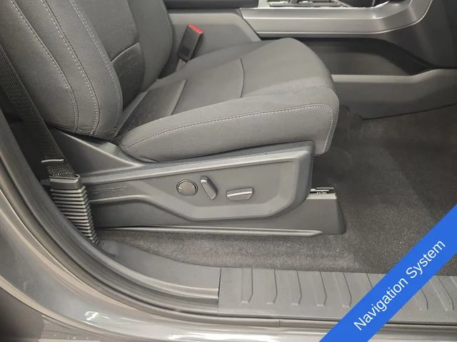 New 2026 Carbonized Gray Metallic Ford XLT image 11