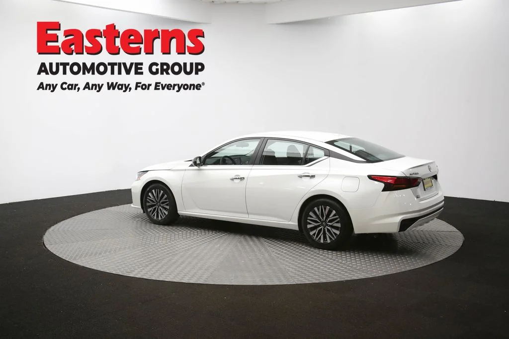 Used 2024 White Nissan 2.5 SV image 61