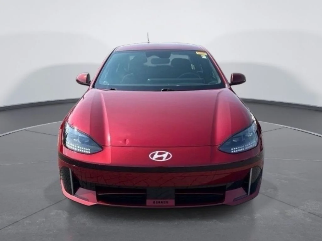 Used 2023 Red Hyundai SE Standard Range image 2
