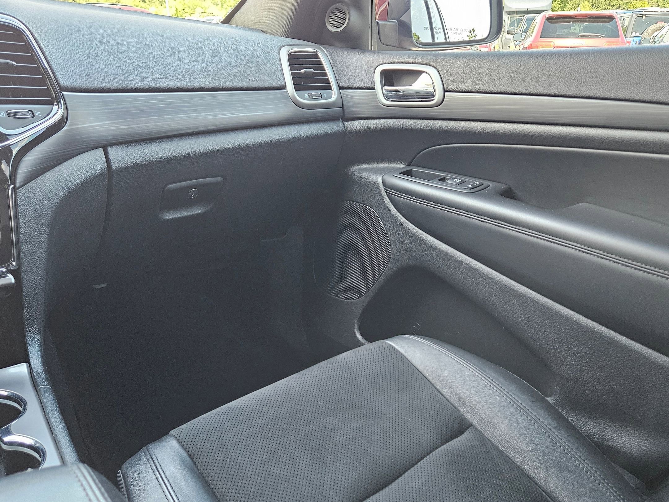 Used 2022 Velvet Red Pearlcoat Jeep Laredo X image 11
