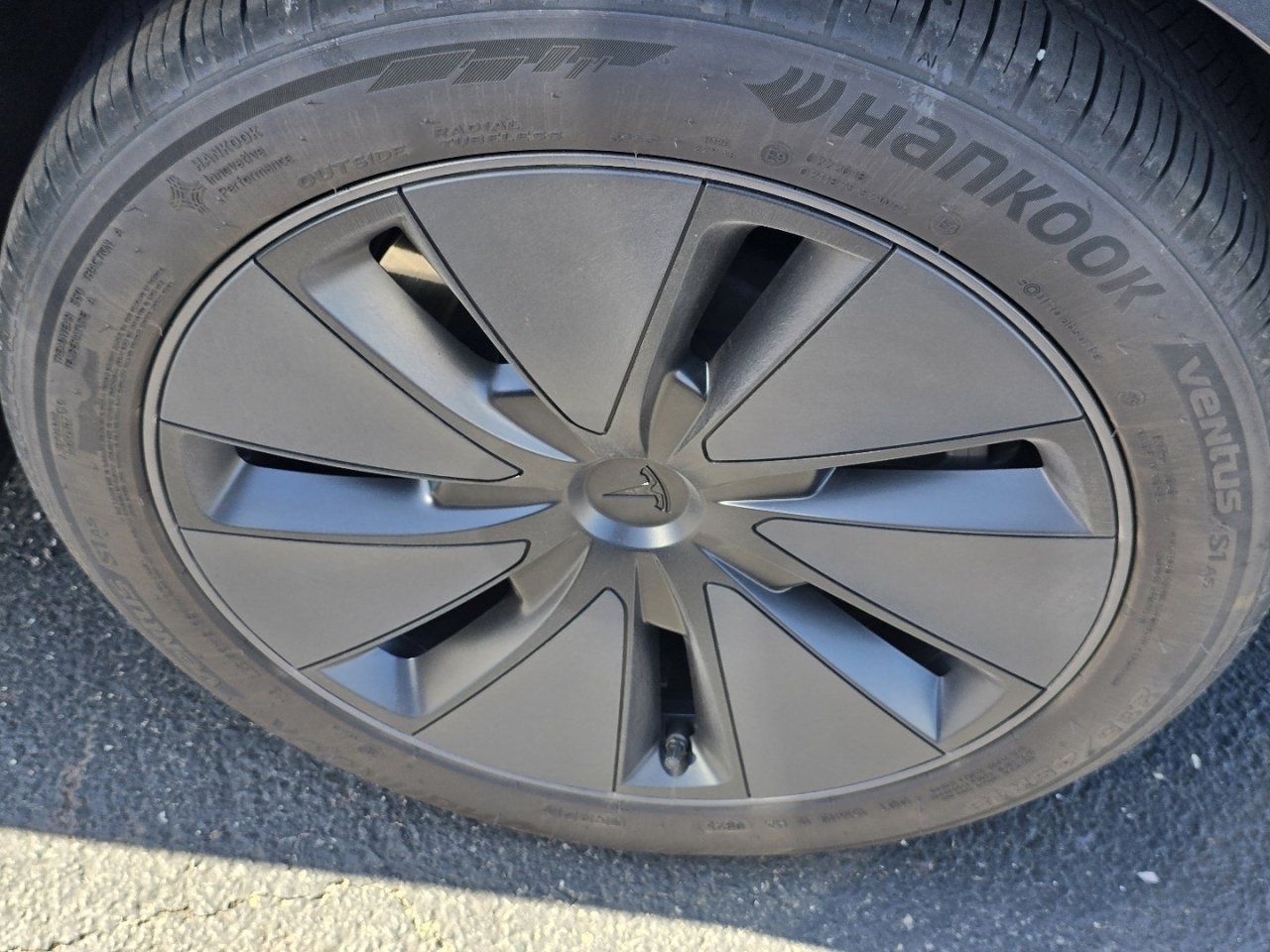 Used 2025  Tesla Long Range image 21