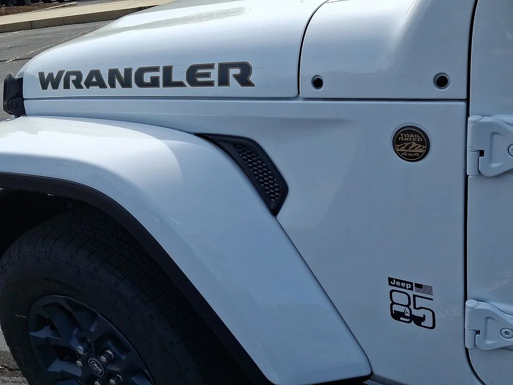 New 2026 Bright White Clear-Coat Exterior Paint Jeep 85th Anniversary Edition image 15
