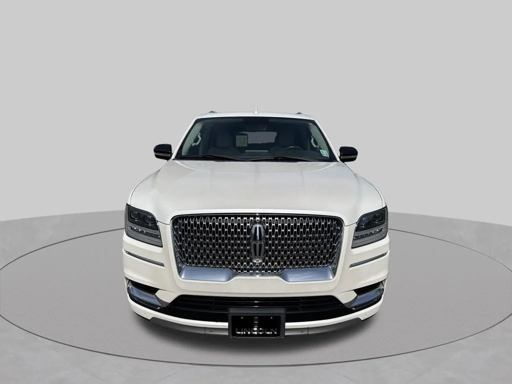 Used 2018 White Platinum Clearcoat Metallic Lincoln Select image 9
