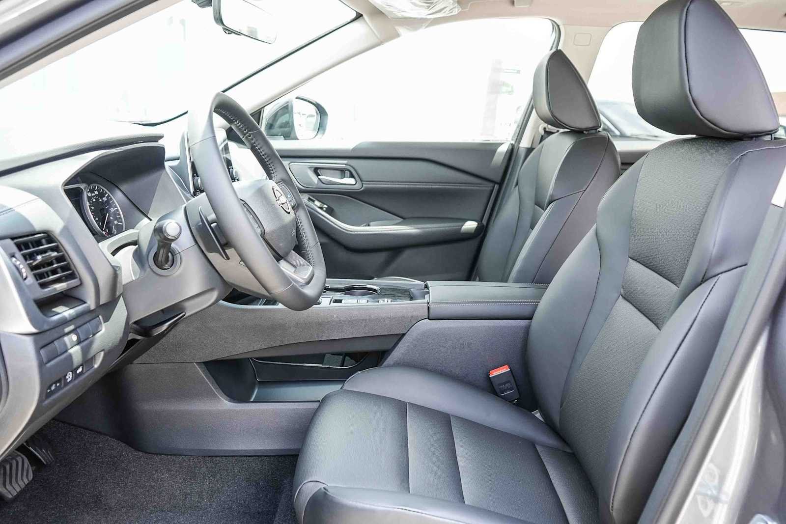 New 2026 Everest White Pearl TriCoat Nissan Dark Armor™ image 19