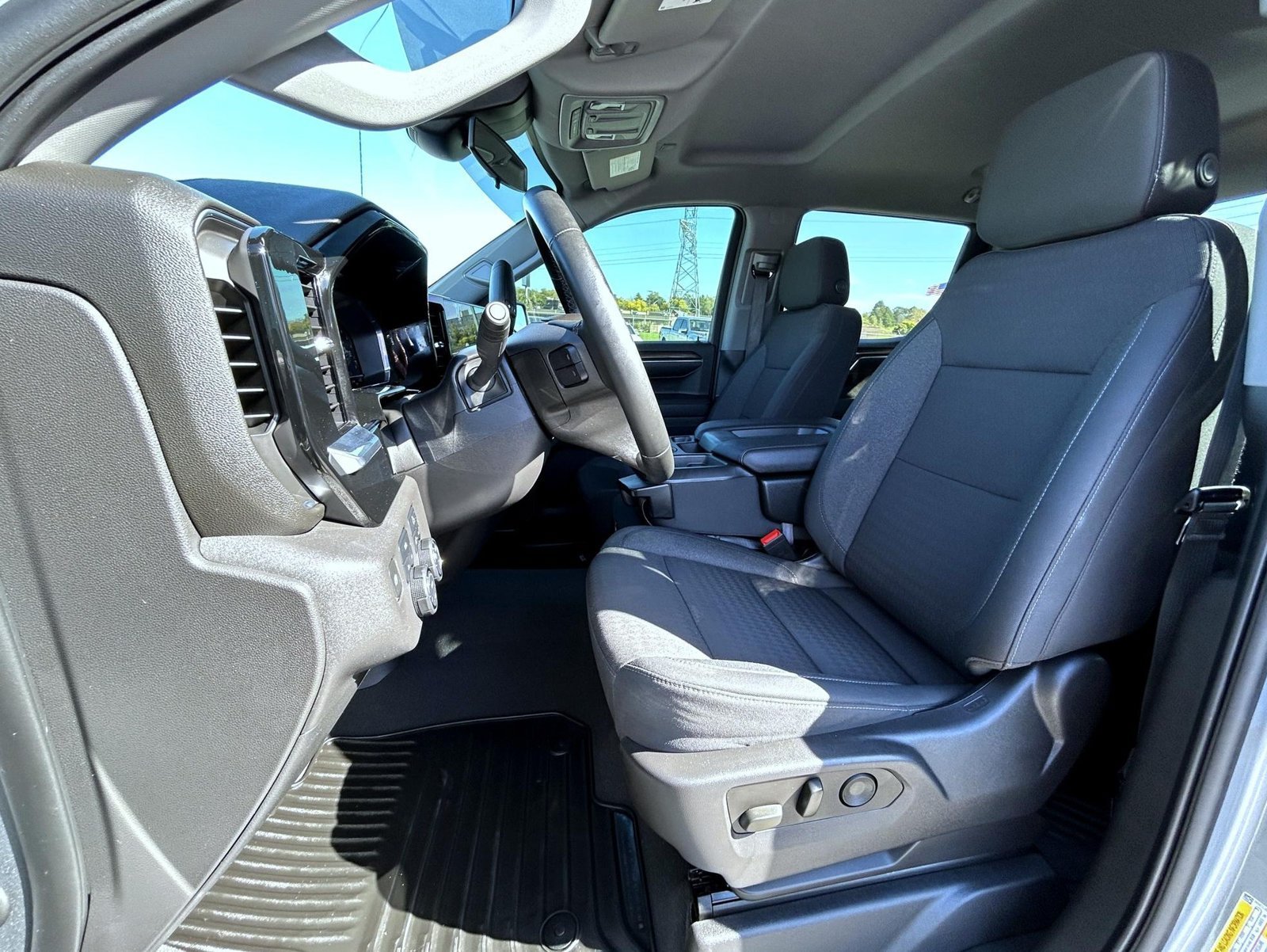 2023 Chevrolet Silverado 1500 LT - Photo 10