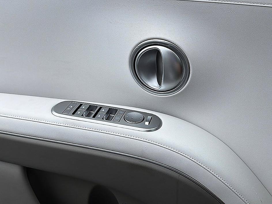 New 2026 Creamy White Pearl Hyundai Blue SEL 7P image 30