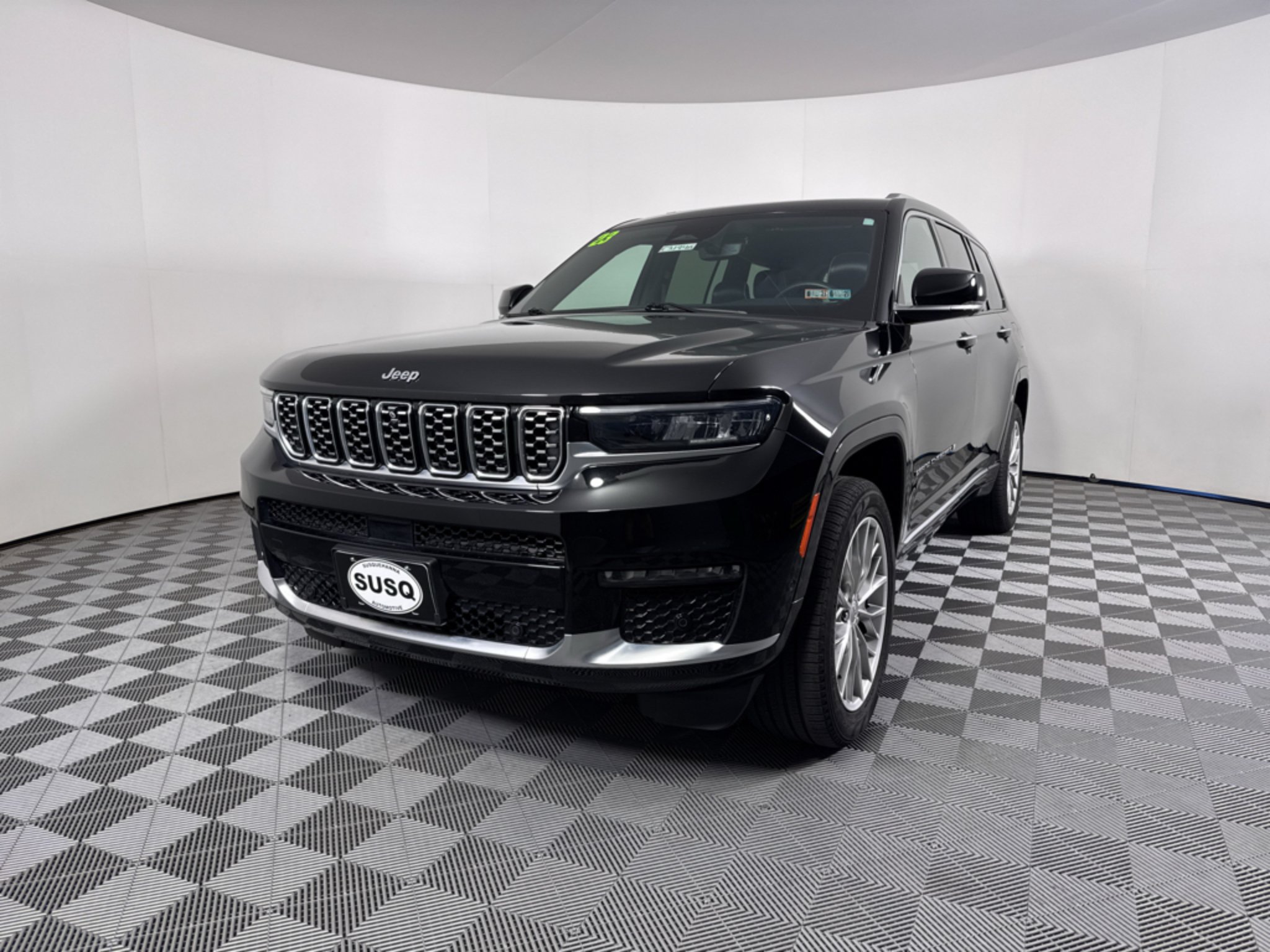 Used 2023 Diamond Black Jeep Summit image 18