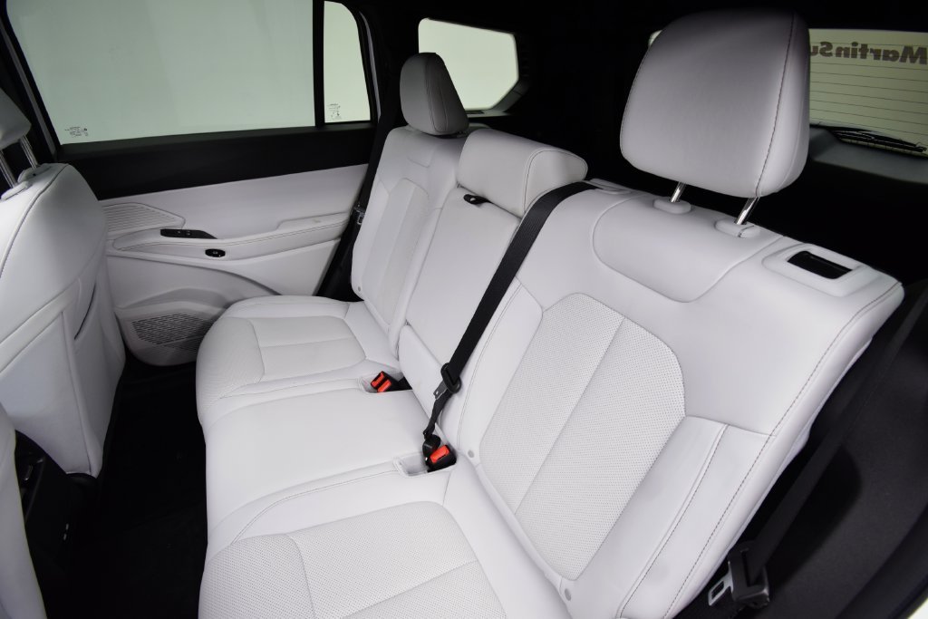New 2026 Diamond Black Crystal Pearl-Coat Exterior Paint Jeep Limited image 44
