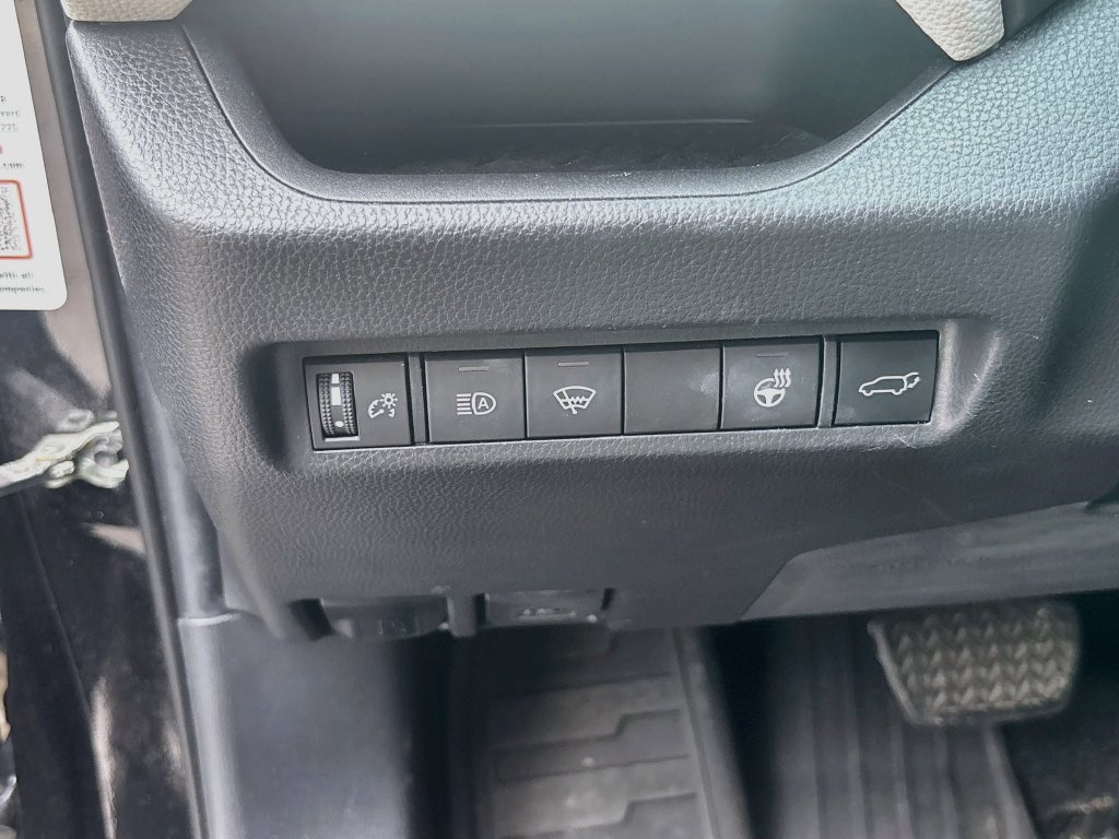 Used 2021 Black Toyota XLE Premium image 32