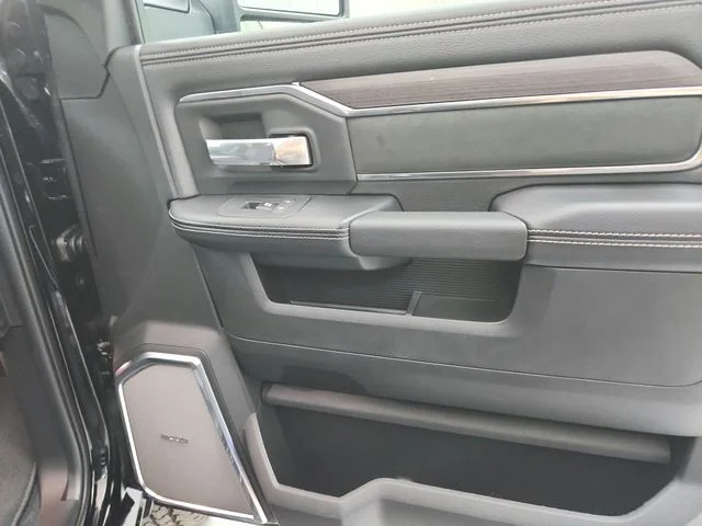 New 2026 Diamond Black Crystal Pearl-Coat Exterior Paint RAM Laramie image 49