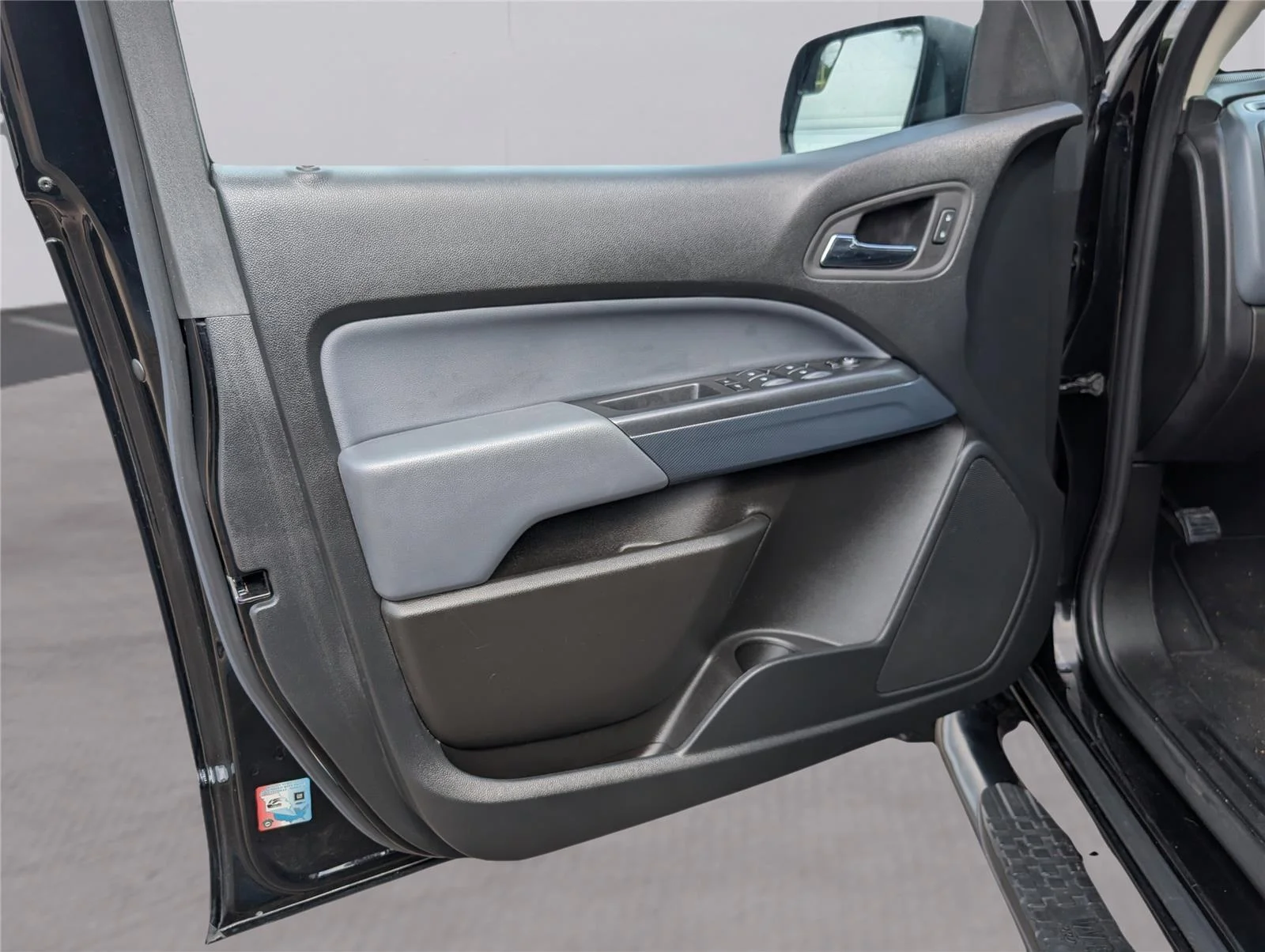 Used 2022 Black Chevrolet Z71 image 10
