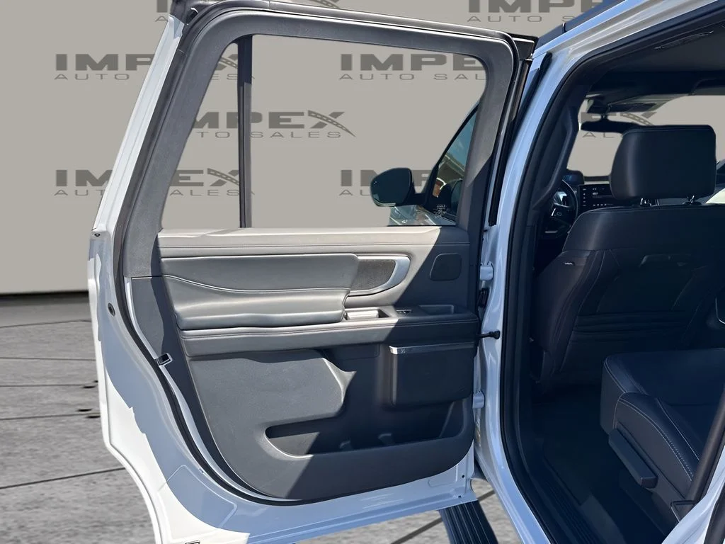Used 2025 Silver Ford Platinum image 32