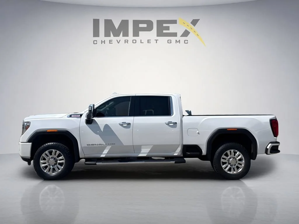 Used 2020 WHITE FROST TRICOAT GMC Denali image 2