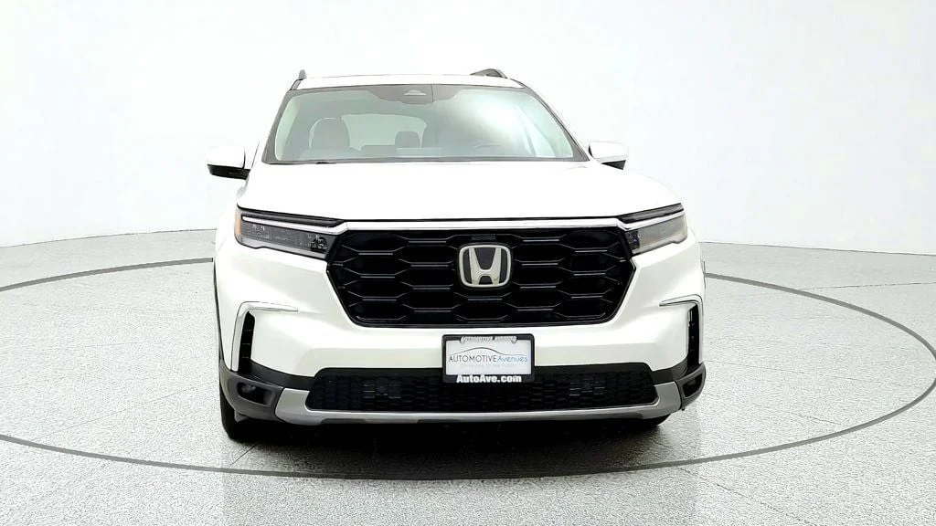 Used 2024 Platinum White Pearl Honda Touring AWD image 2