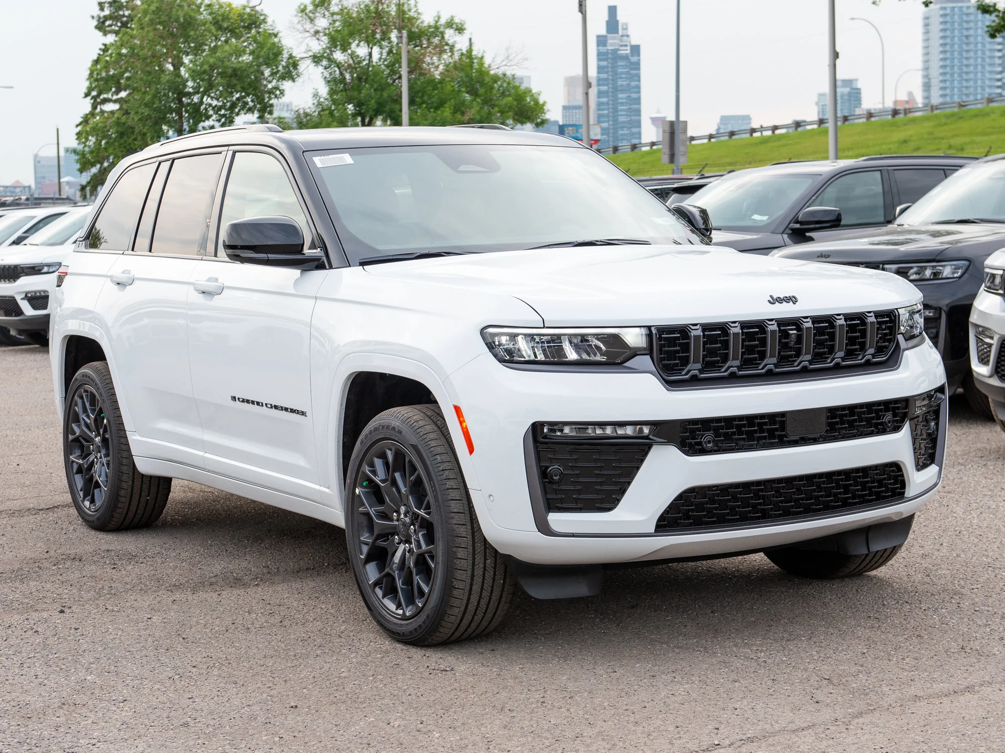 New 2026 White Jeep Summit* image 6