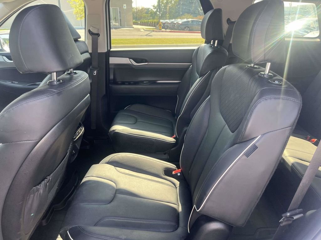 Used 2025 White Hyundai SEL image 10