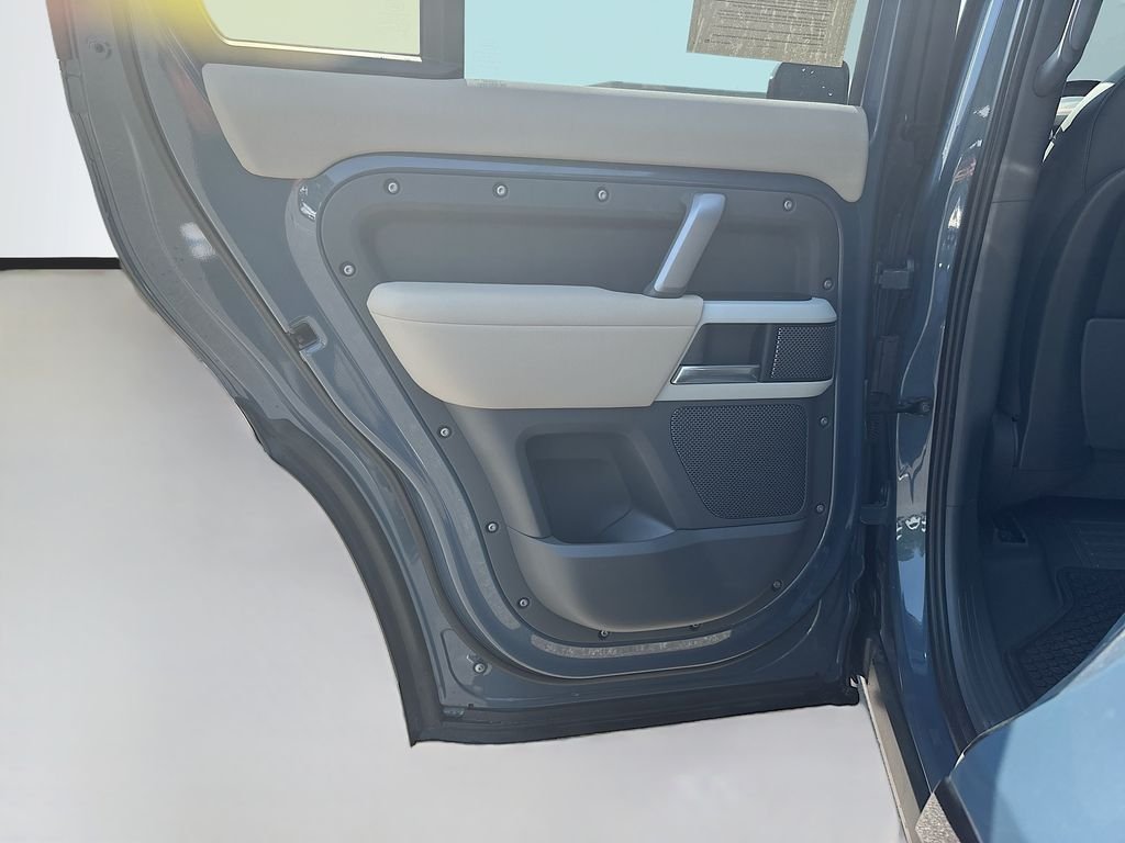 2022 Land Rover Defender X-Dynamic SE - Photo 16