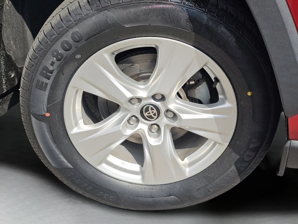 Used 2021 Pearl Toyota Hybrid XLE image 19