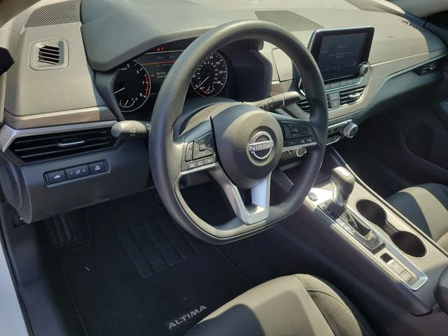 Used 2026 White Nissan 2.5 SV image 17